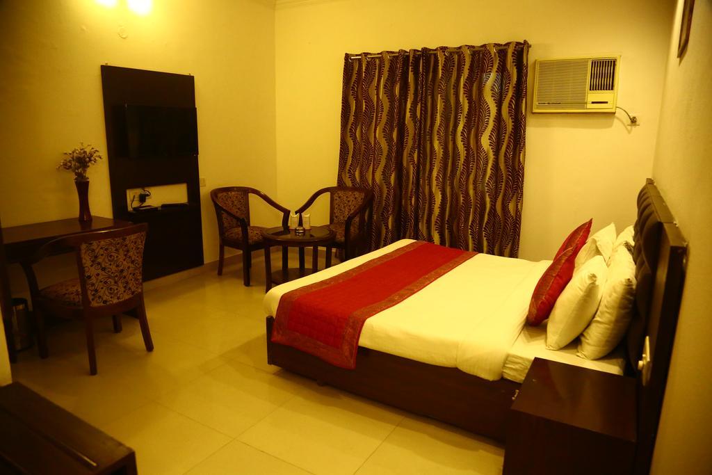 Hotel Smart Inn-2 New Delhi Exterior photo