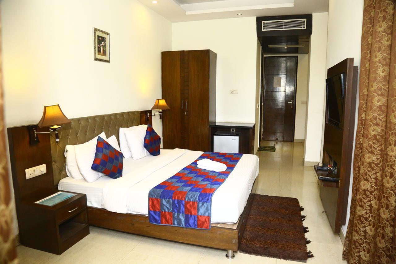 Hotel Smart Inn-2 New Delhi Exterior photo